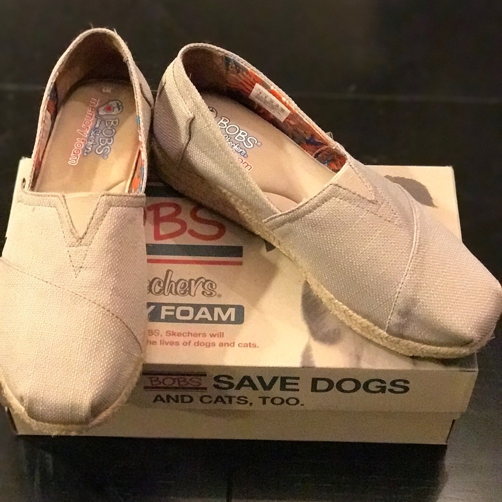 Canvas wedge shoes.